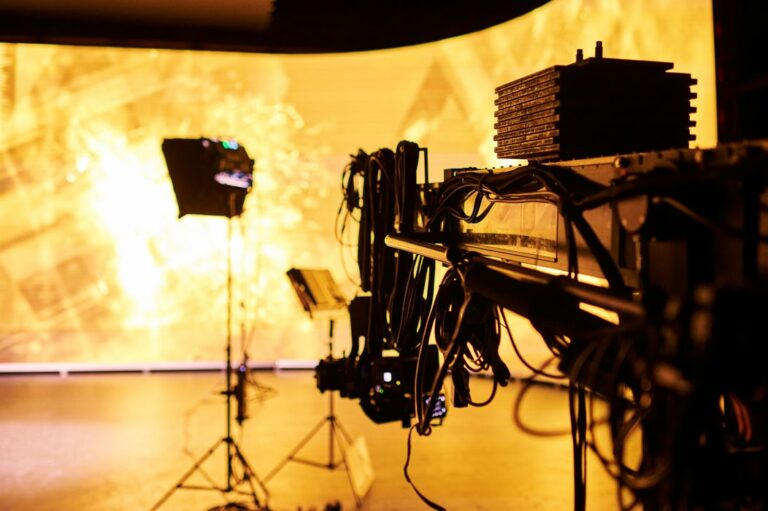 A camera Crane at the HALOSTAGE in Babelsberg looking at the Stage with some ARRI Skypanels in the Background